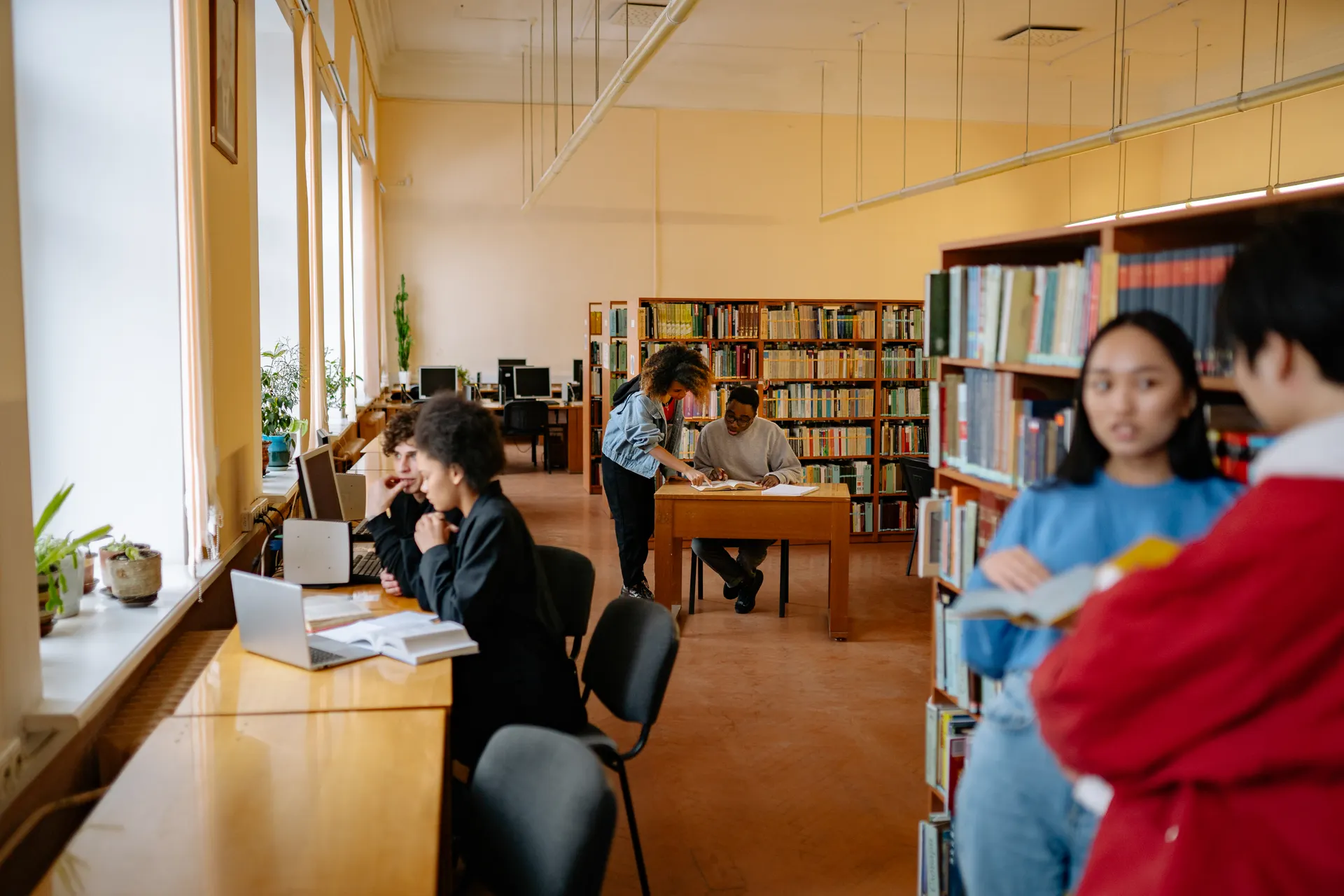 Students learning and collaborating in a university library